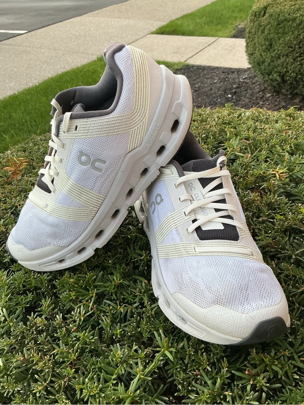On Cloudgo Women’s Size 9 White Glacier Running Shoes Road Running 55.98625